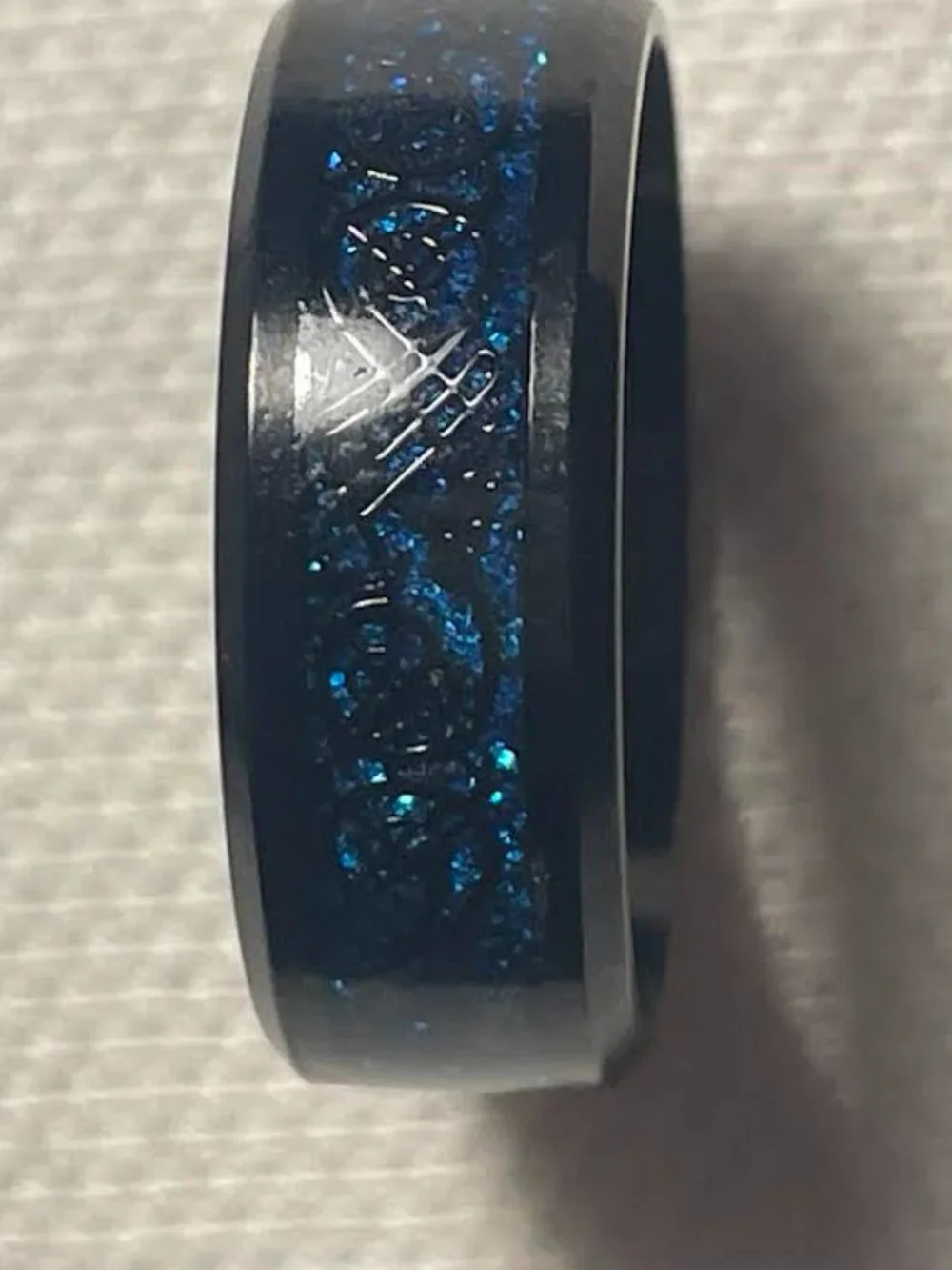 MR070 – Men’s Black Celtic Knot Ring | Size 10 | Blue Accent Band
